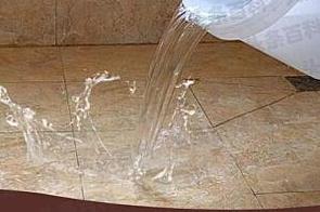 翠屏漏水维修 免砸砖防水材料该如何施工